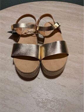Clarks Women's Gold Platform Sandals Size 3
